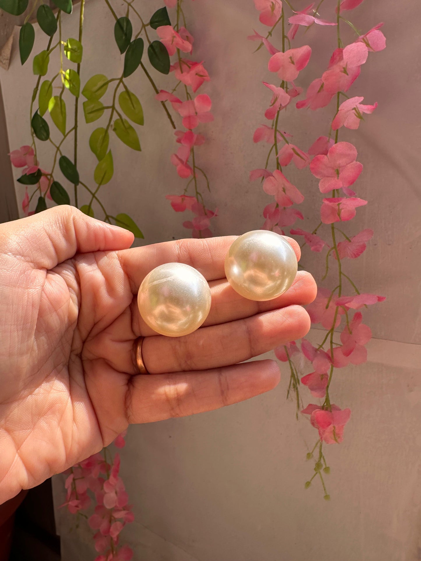 Big pearl studs